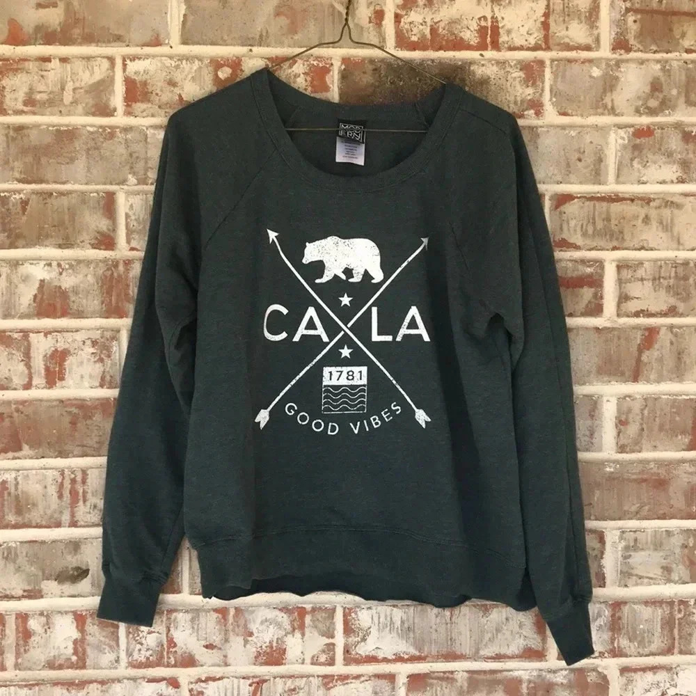 Modern Lux Green Graphic Cropped Bear‎ Sweatshirt